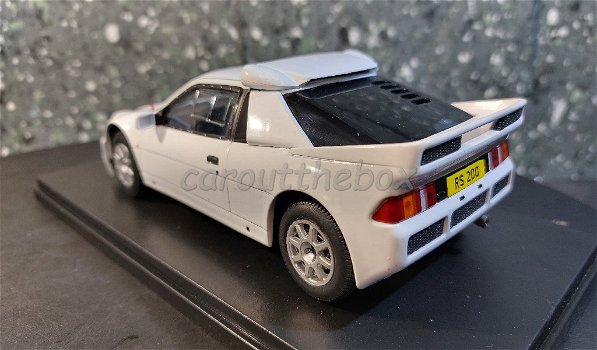 Ford RS 200 wit 1:24 Whitebox WB094 - 2