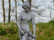 elegante vrouw als tuinbeeld - 1 - Thumbnail