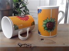 2 fleurige mokken / bekers zonnebloem / bloem / zonnebloemen