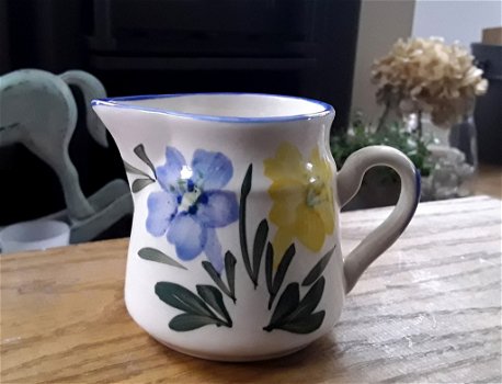 Lief melkkannetje / melkkan met bloemen (geel en blauw) - 3