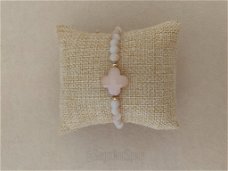 Nude beige klaver armband met geslepen kralen ibiza