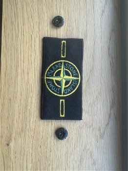 Nieuwe Stone Island Badge incl 2 knopen! - 0