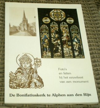 De Bonifatiuskerk te Alphen aan den Rijn.ISBN 9064711860. - 0