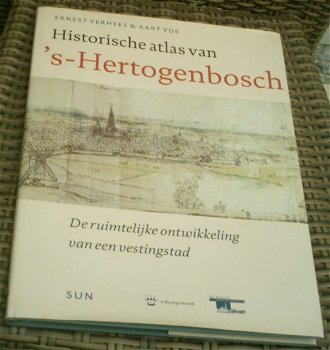 Historische atlas van 's-Hertogenbosch. Vos. 9085061911. - 0