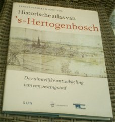 Historische atlas van 's-Hertogenbosch. Vos. 9085061911.