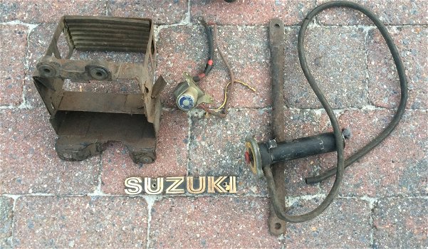 Suzuki gt 750 onderdelen alles in lot of specifiek onderdeel - 0