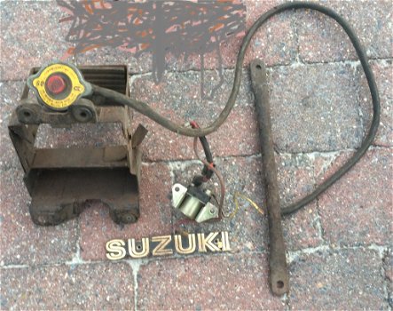 Suzuki gt 750 onderdelen alles in lot of specifiek onderdeel - 1