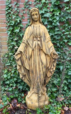 Mariabeeld tuinbeeld