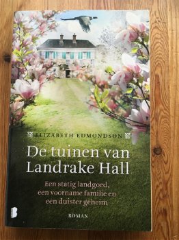 Elizabeth Edmondson met De tuinen van Landrake Hall - 0