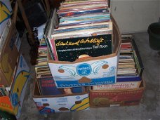 3 dozen vol met lp's ophalen met ongeveer 400 lp's voor 15