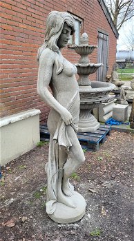 Tuinbeeld dame - 2