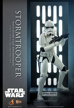 Hot Toys Star Wars Stormtrooper With Death Star MMS736 - 0