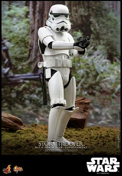 Hot Toys Star Wars Stormtrooper With Death Star MMS736 - 3