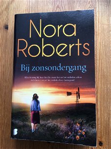 Nora Roberts met Bij zonsondergang