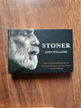 Stoner (John Williams) dwarsligger 244 - 0