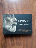 Stoner (John Williams) dwarsligger 244