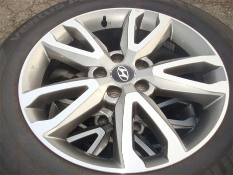 18’’Originele Hyundai V-Spoke Velgen en Banden 5x114.3 - 7