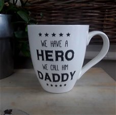 Hele grote mok/ beker: we have a hero, we call him daddy