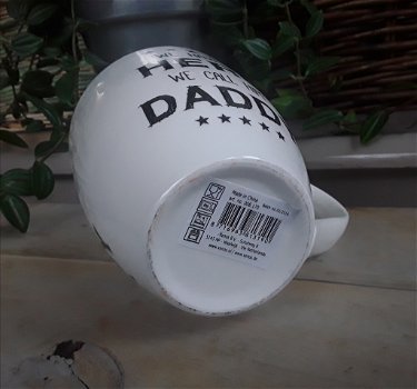 Hele grote mok/ beker: we have a hero, we call him daddy - 1