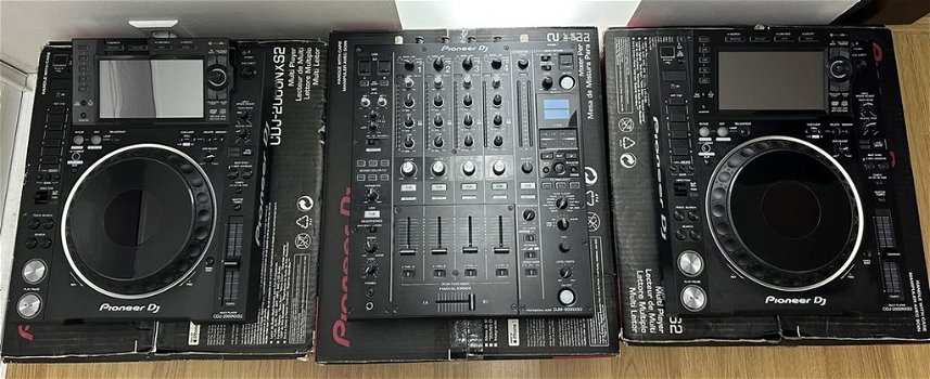 2x Pioneer CDJ-2000NXS2 Multi-Player + 1x Pioneer DJM-900NXS2 DJ-Mixer Beschikbaar voor 2600 EUR - 2