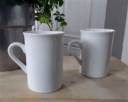 2 witte mokken (model vaak ook gebruikt voor duo koffiezetter) - 1