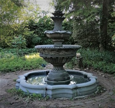 Barokstijl fontein met rand - 0