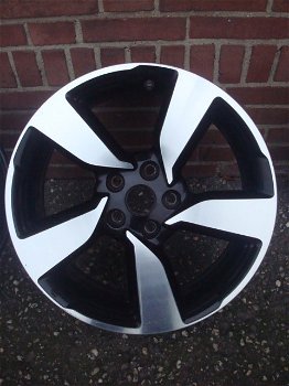 18 inch Originele Nissan Qashqai Velgen Zwart Steek 5x114.3 - 0