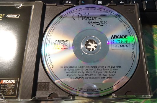 De originele verzamel-CD Woman In Love Volume 7 van Arcade. - 7