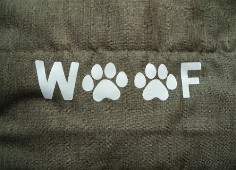 Te koop nieuwe hondenjas met print van Woolie Pets (maat: L) - 4