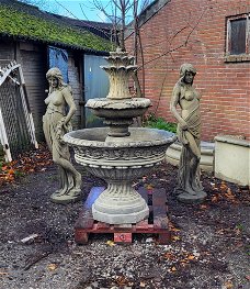 Fontein tuinbeelden dames