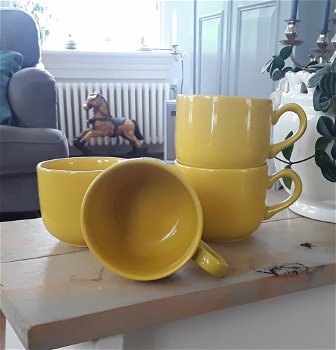 Vintage gele koffiekopjes - EIT English Ironstone Tableware - 0
