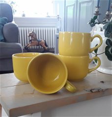 Vintage gele koffiekopjes - EIT English Ironstone Tableware
