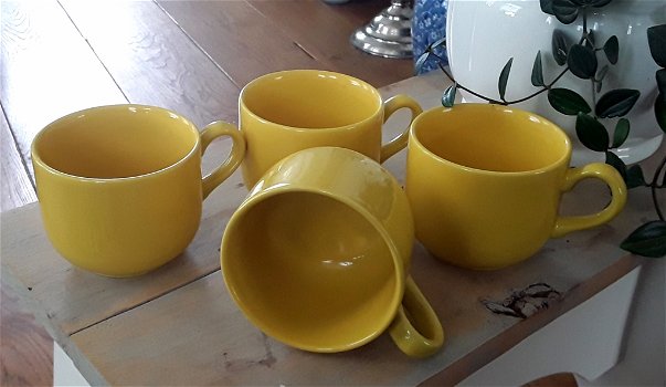 Vintage gele koffiekopjes - EIT English Ironstone Tableware - 1