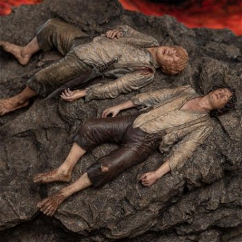 Weta LOTR Masters Collection Statue Salvation at Mount Doom - 3