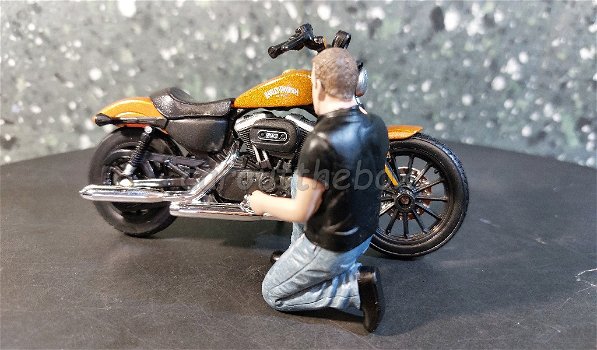 Diorama figuur Biker - motorman AD480 1:18 American Diorama - 1