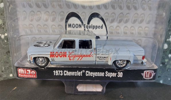 Chevrolet Cheyenne Super 30 MOON Equipped 1:64 M2 M251 - 0