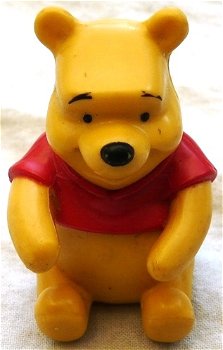 FIGURE / FIGUUR, PVC, Winnie The Pooh / Winnie de Poeh, In A Sitting Pose, Disney, jaren'90.(Nr.1) - 4