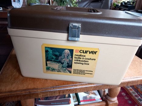 Curver naaibox , retro - Deze naaidoos van Curver is perfect om je naaispullen in op te ruimen. - 0