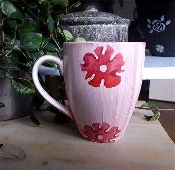 Vrolijke mok / beker met bloemen - roze - 0