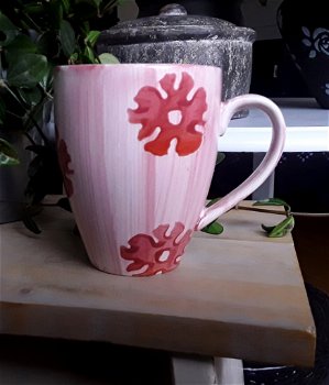 Vrolijke mok / beker met bloemen - roze - 1
