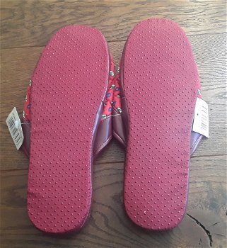 Slippers - pantoffels - sloffen (nieuw) - 1