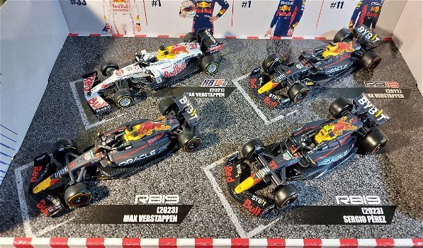 Red Bull VERSTAPPEN / Pérez 4er verzameldoos 1/43 Bburago - 0