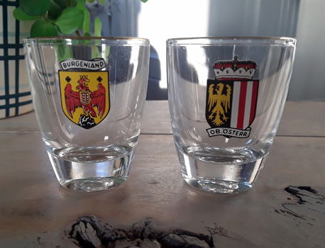 2 borrelglaasjes / shotglaasjes met opdruk en goudkleurig randje - 0