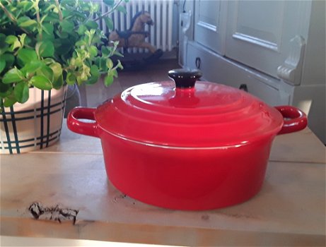 Mooie rode cocotte / ovenschaal met deksel (aardewerk) - 0