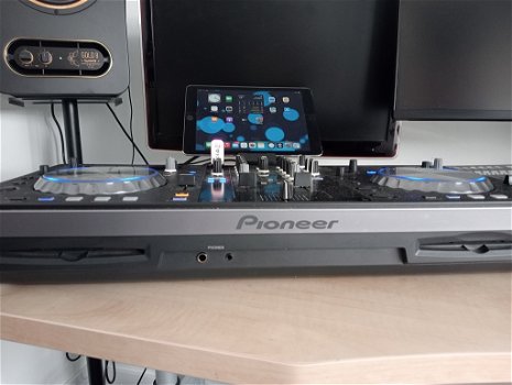 Pioneer XDJ-R1 All In One met IPad Air2 voor 300 euro - 4