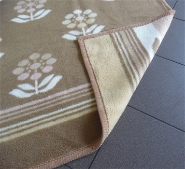 Te koop beige vintage deken met bloemmotief (237 x 213 cm). - 4
