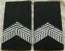 Rang Onderscheiding Blouse & Trui, Korporaal Cavalerie / Militaire Administratie, KL, vanaf 2000.(1)
