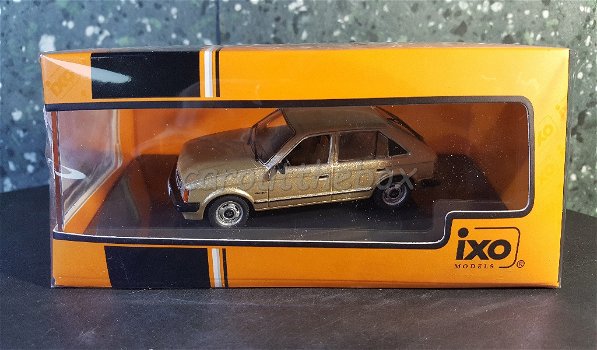 Opel Kadett D 1981 bruin 1/43 Ixo V1002 - 3