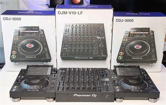 2x Pioneer CDJ-3000 Multi-Player + 1x DJM-V10-LF DJ MixerBeschikbaar voor 4700 EUR - 0