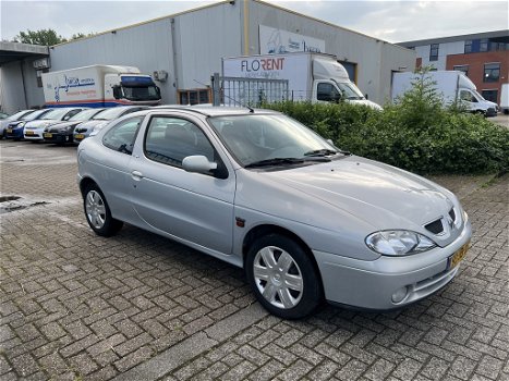 Renault Megane 1.6 16V Expr Coupe 2005 2002 Grijs - 1